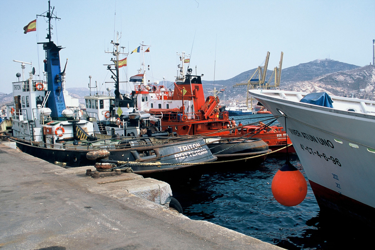 Fishing boats. Copyright Jorge Sierra / WWF