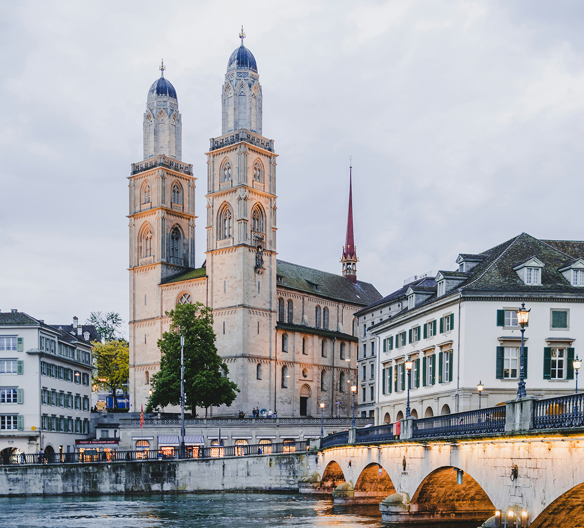 Grossmunster Zurich. Photo by Rico Reutimann on Unsplash.