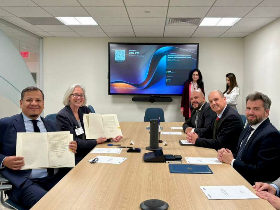 Signing IDB Alliance for Security declaration
